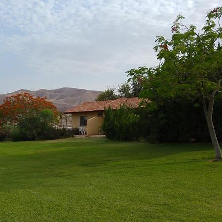Almog Kibbutz Hotel Exteriör bild