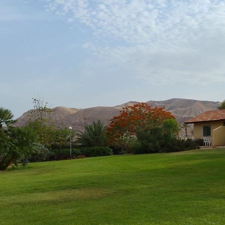 Almog Kibbutz Hotel Exteriör bild