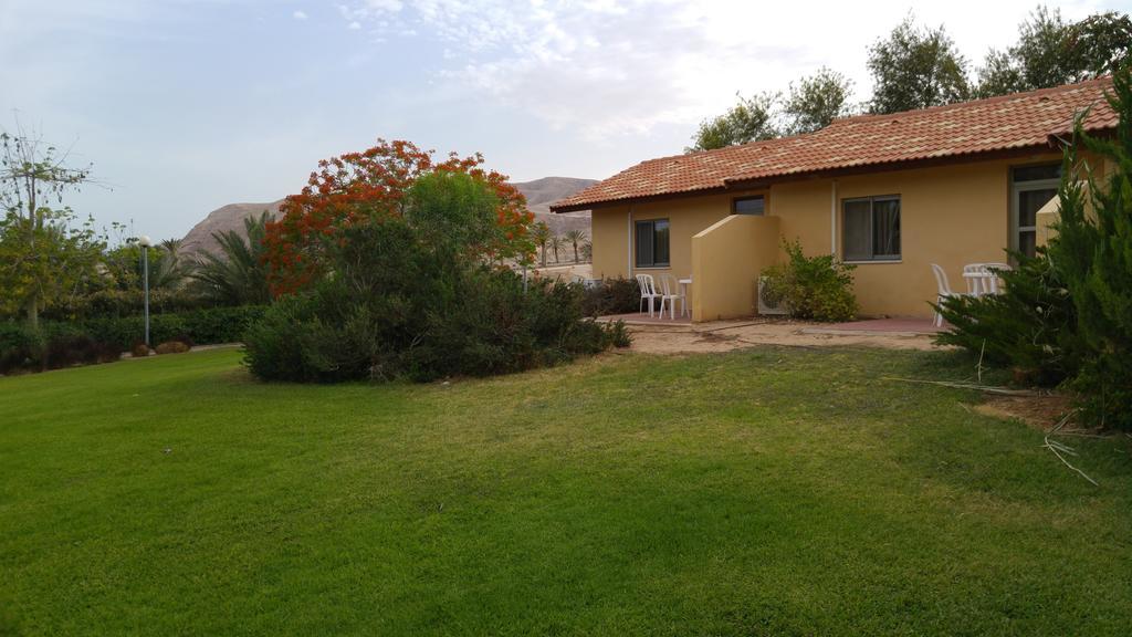 Almog Kibbutz Hotel Exteriör bild