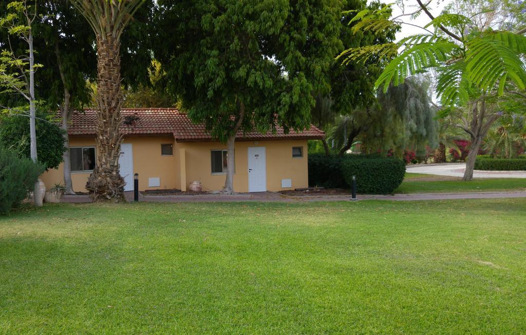 Almog Kibbutz Hotel Exteriör bild