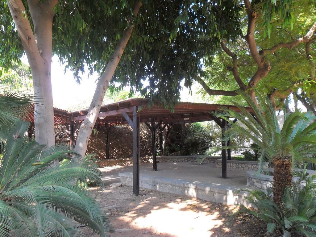 Almog Kibbutz Hotel Exteriör bild