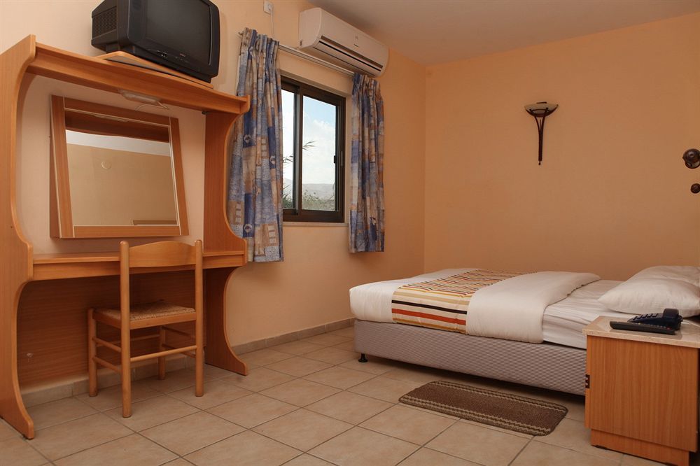 Almog Kibbutz Hotel Exteriör bild