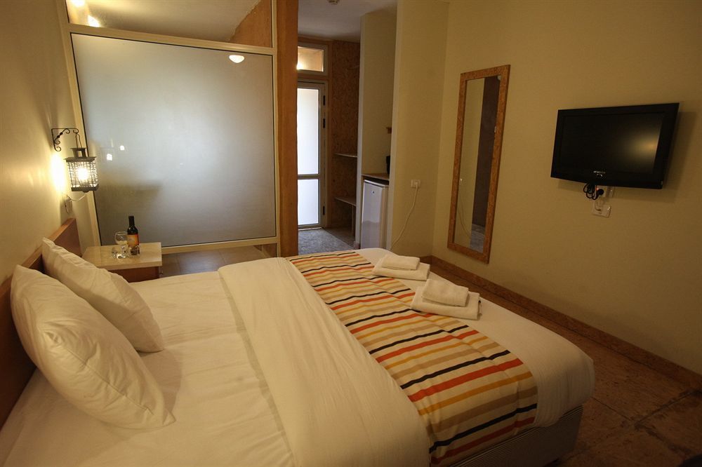 Almog Kibbutz Hotel Exteriör bild