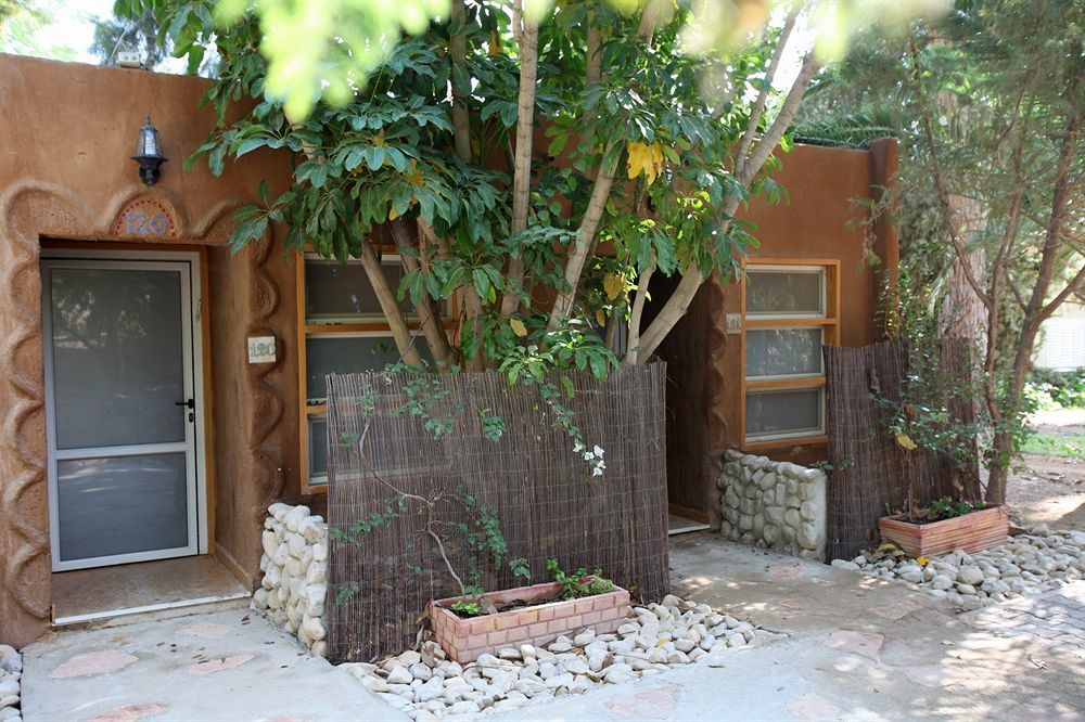 Almog Kibbutz Hotel Exteriör bild