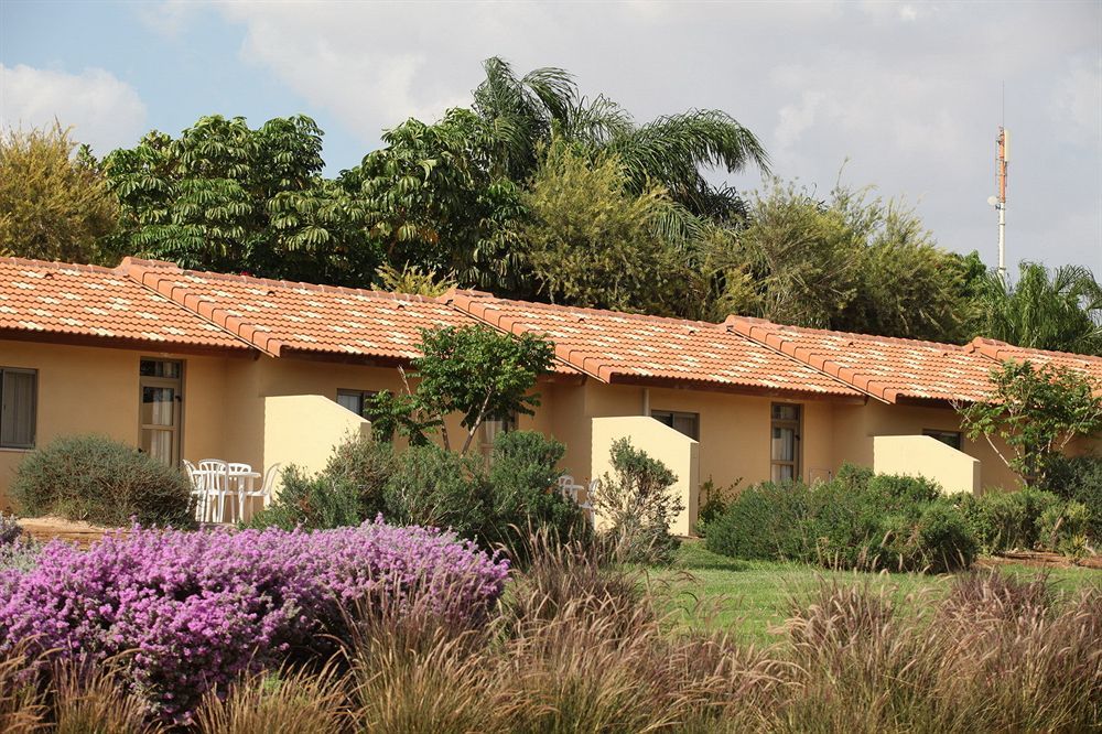 Almog Kibbutz Hotel Exteriör bild